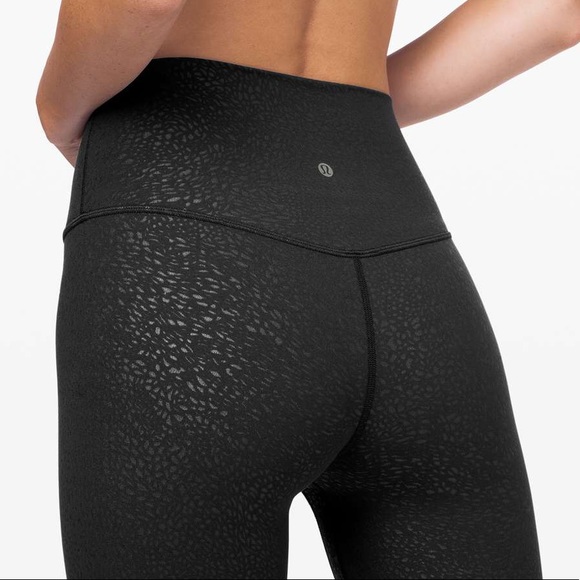 polar shift emboss black